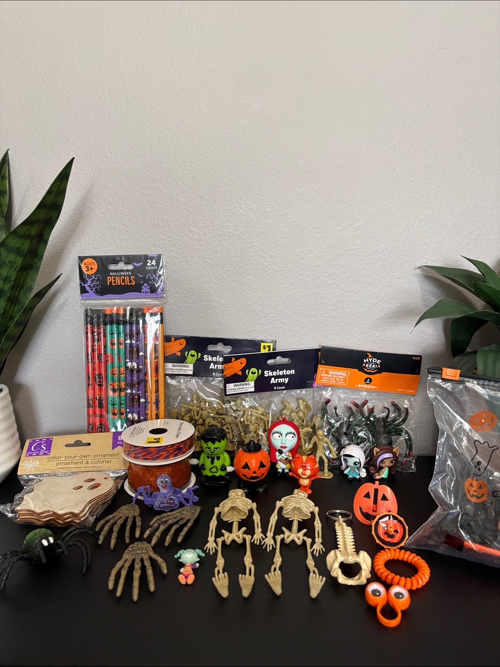 Halloween Party Decorations Assortment - Orange, Black & Green